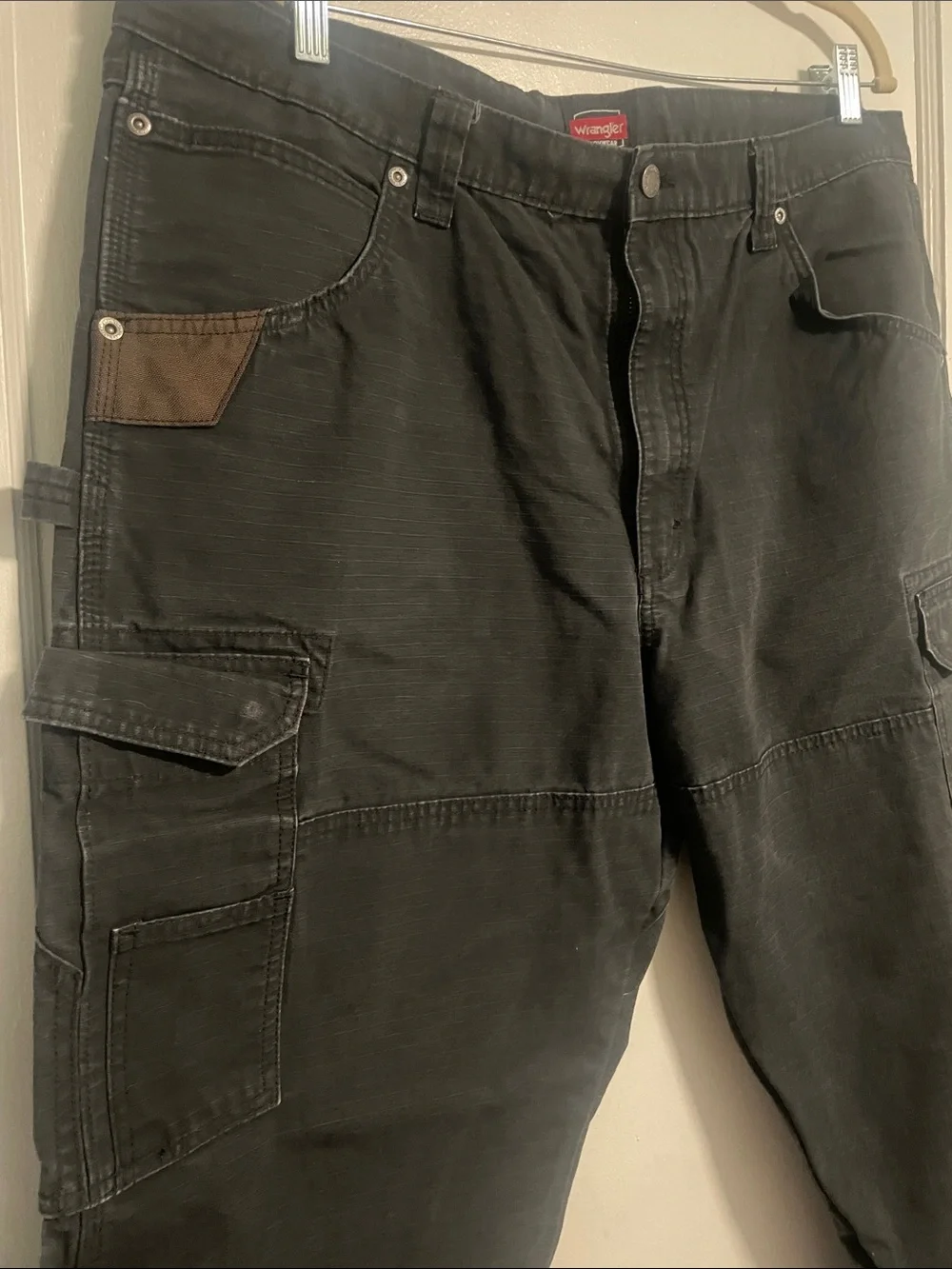 Wrangler Cargo Pants with Utility Pockets size 40x32